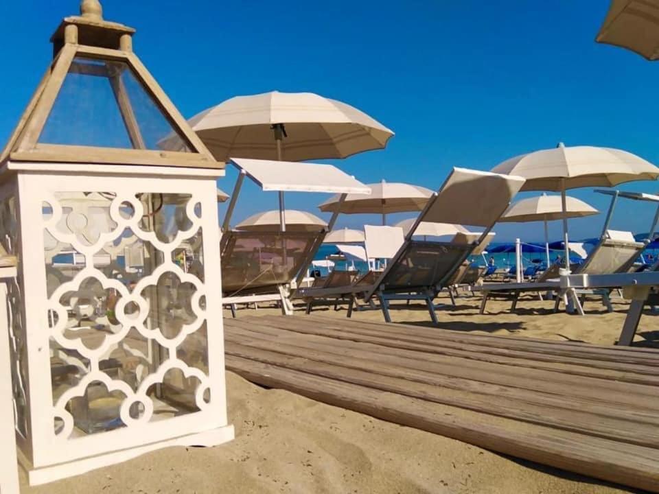 Piccadilly Rooms Restaurant And Beach Santa Maria al Bagno Exterior photo