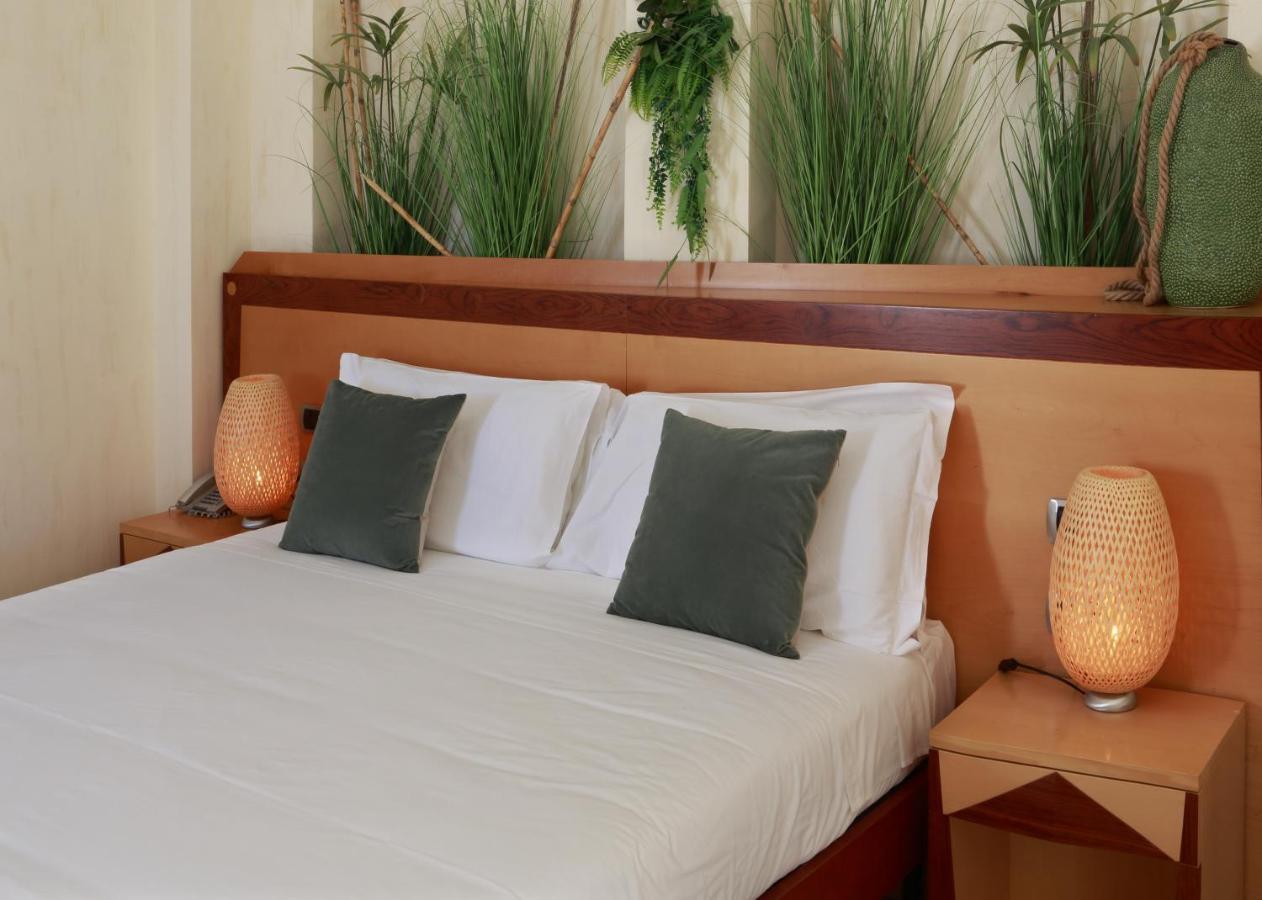 Piccadilly Rooms Restaurant And Beach Santa Maria al Bagno Exterior photo