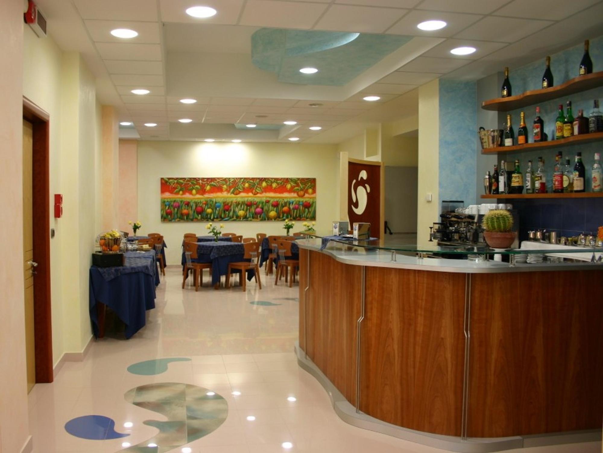 Piccadilly Rooms Restaurant And Beach Santa Maria al Bagno Exterior photo