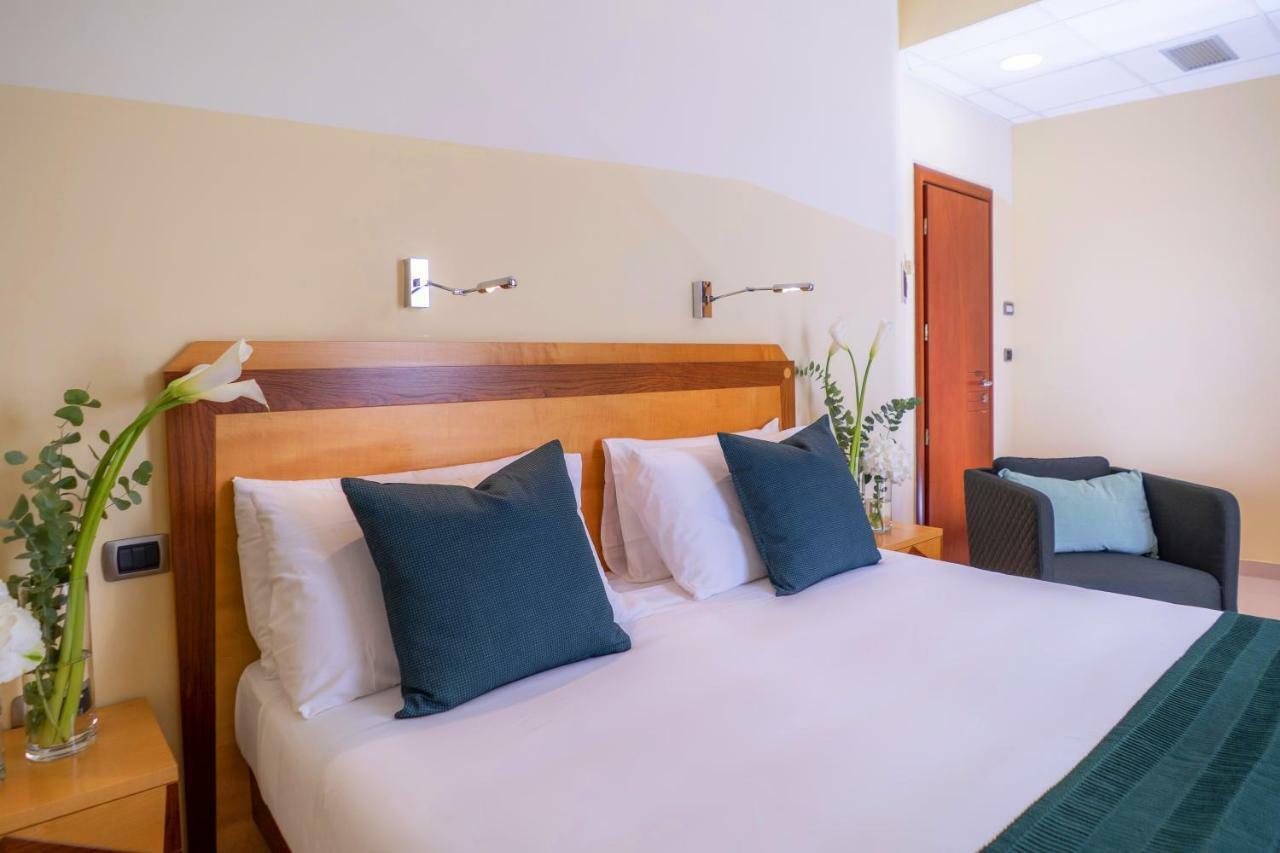 Piccadilly Rooms Restaurant And Beach Santa Maria al Bagno Exterior photo