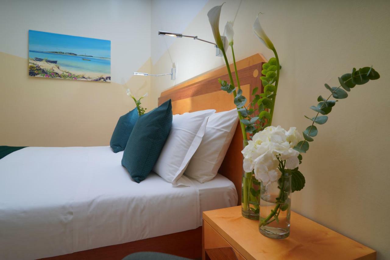 Piccadilly Rooms Restaurant And Beach Santa Maria al Bagno Exterior photo