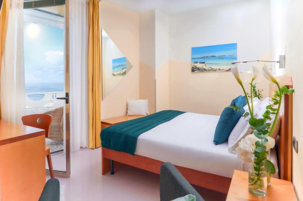 Piccadilly Rooms Restaurant And Beach Santa Maria al Bagno Exterior photo