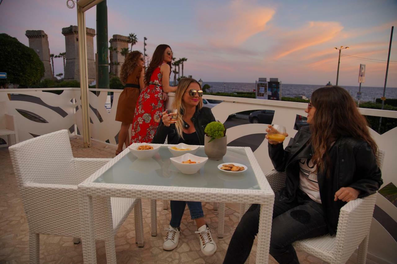 Piccadilly Rooms Restaurant And Beach Santa Maria al Bagno Exterior photo