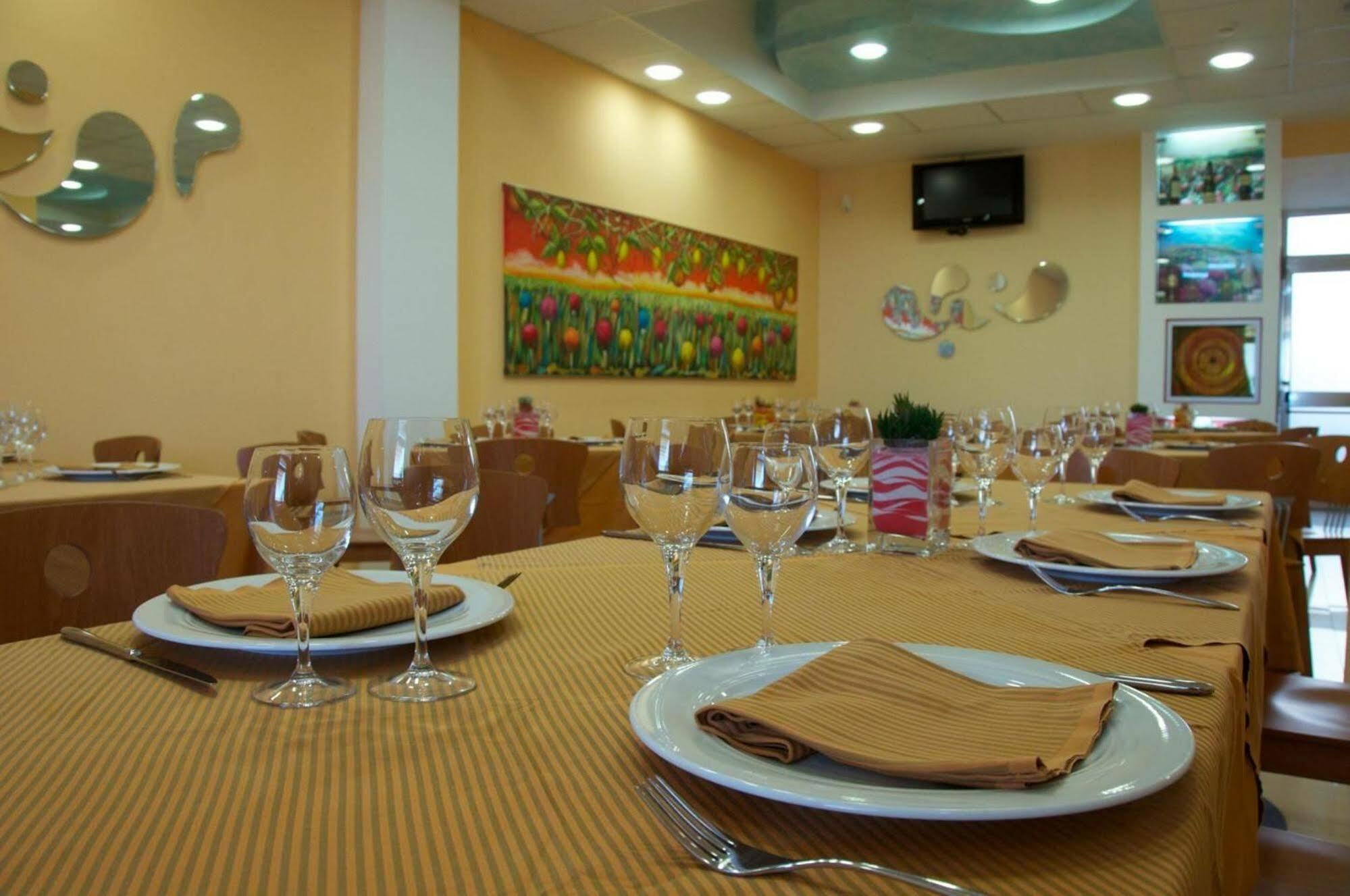 Piccadilly Rooms Restaurant And Beach Santa Maria al Bagno Exterior photo