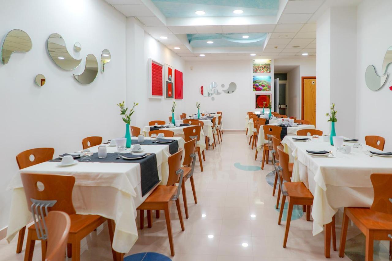 Piccadilly Rooms Restaurant And Beach Santa Maria al Bagno Exterior photo